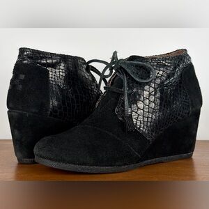 TOMS Suede Snakeskin Desert Wedge Bootie -- Black Size 8